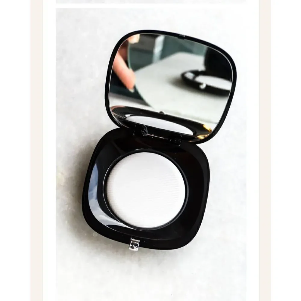 Marc Jacobs perfection powder featherweight foundation #100 Finish Line. Brand n